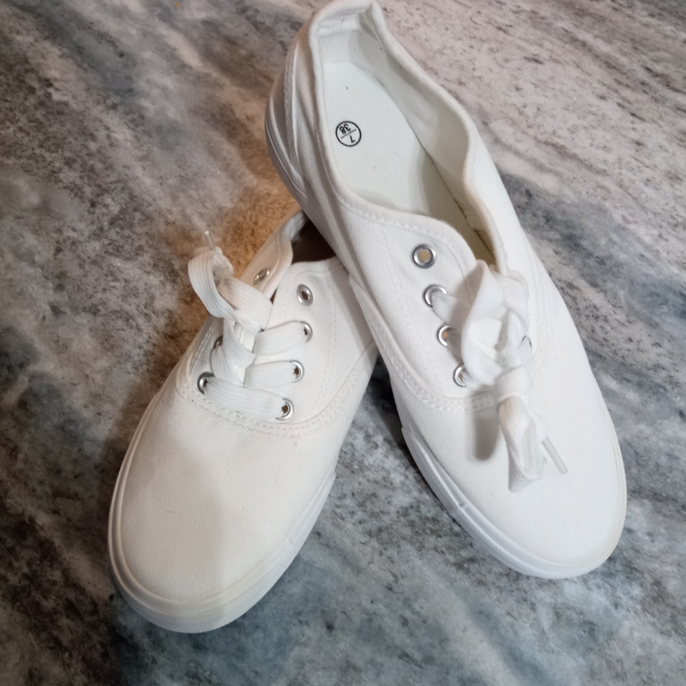 Women's  Size 7/ Canvas Sneakers